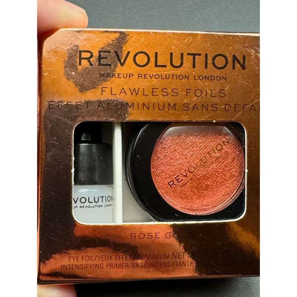 Makeup Revolution Flawless Foils Eyeshadow Shades Overcome and Rose Gold Set 1